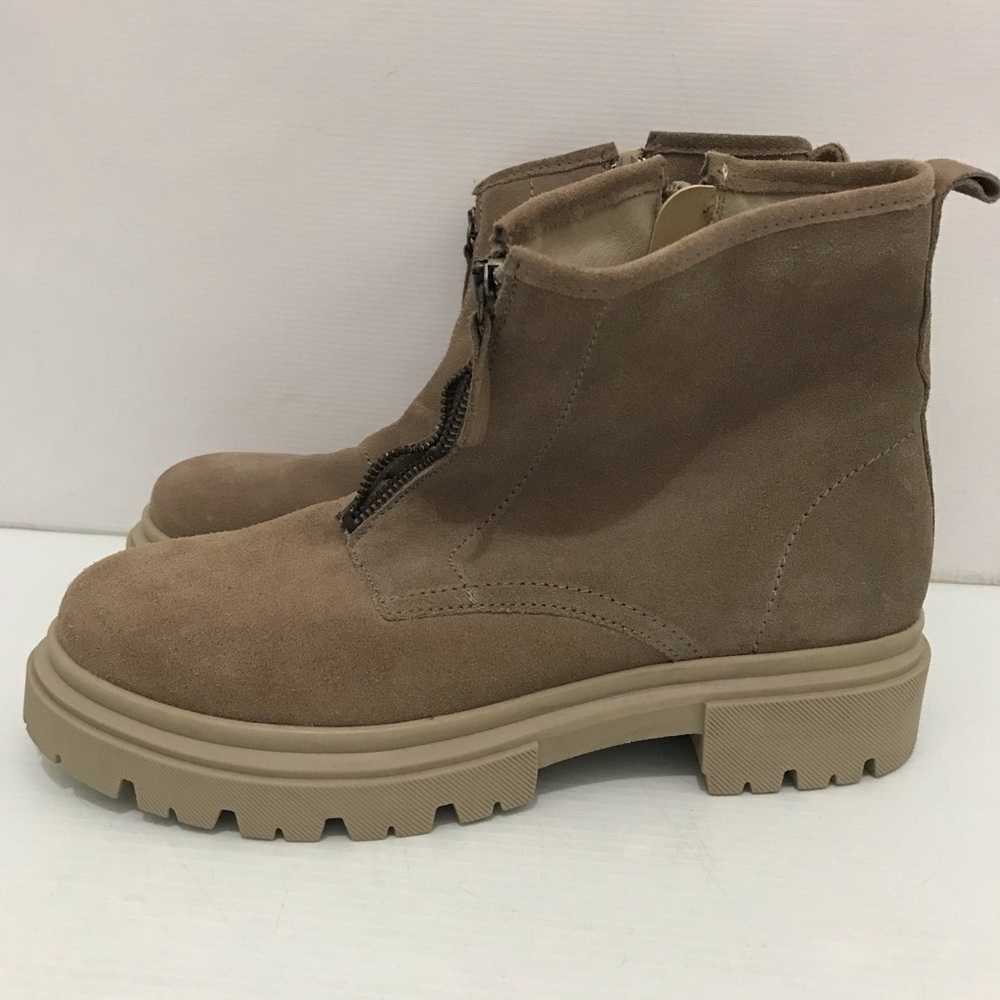 NWOT Cruza Taupe Suede Chunky Lug Zip Ankle Boots Size 40